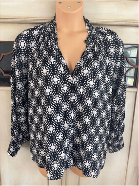 EUC XIRENA Hannah shirt top blouse | octave night print | sz Small